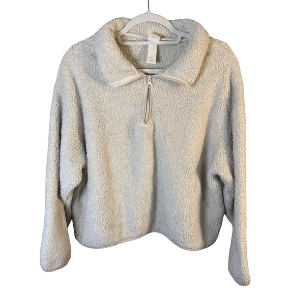 H&M Tops - H&M Cream Teddy Fleece Textured Fabric Cropped Oversized Size M Cozy Neutral